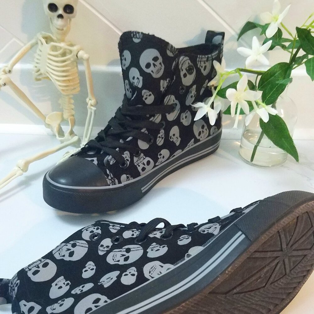 Hot Topic Original Skull Print Converse